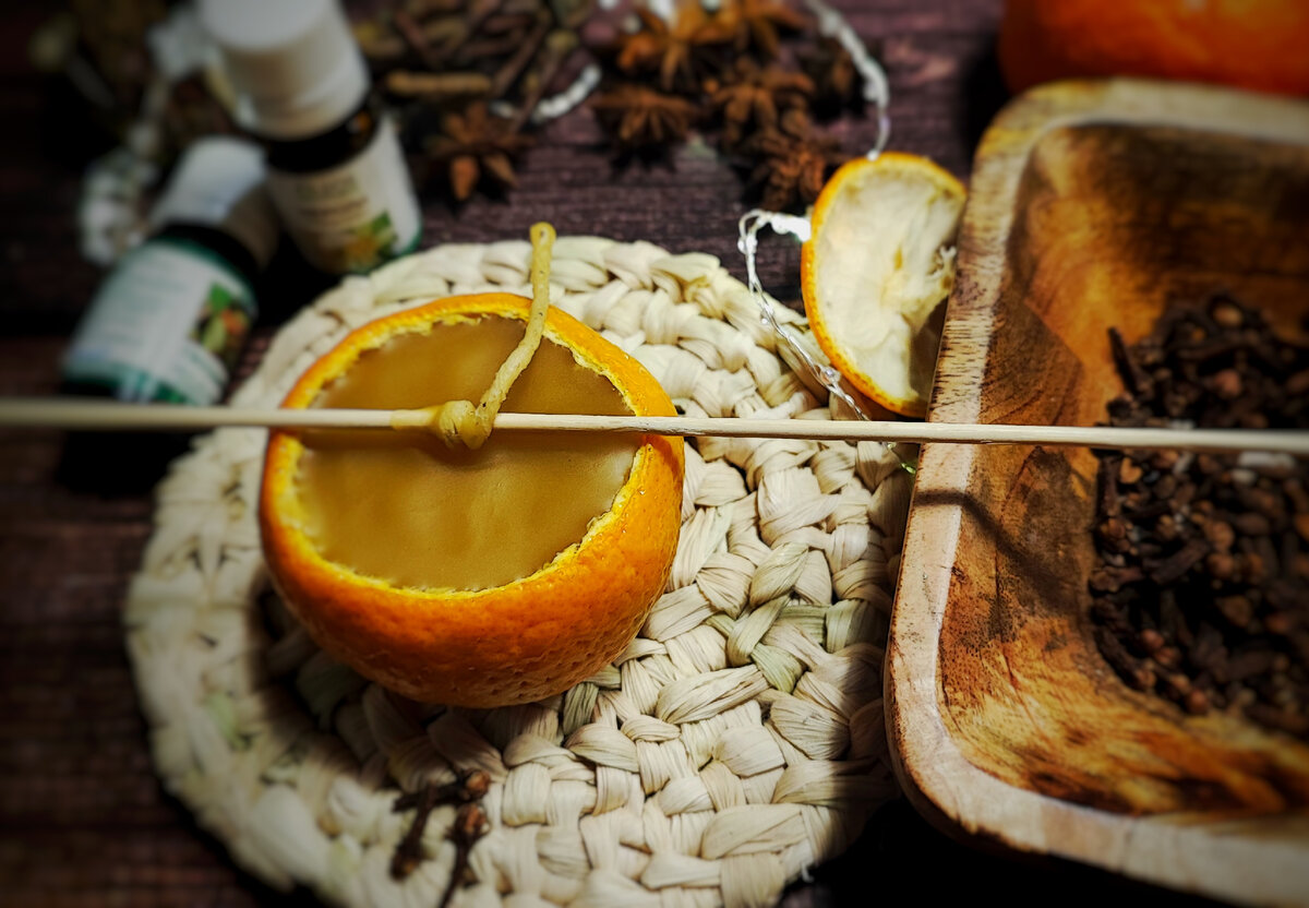 Не выкидывайте консервные баночки от икры и горошка! Вместе с мандариновыми корками они станут прекрасным материалом. Проверено! для дома и дачи,мастер-класс