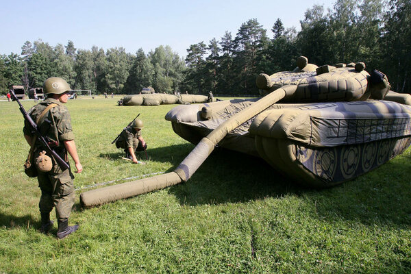 Надувной танк .