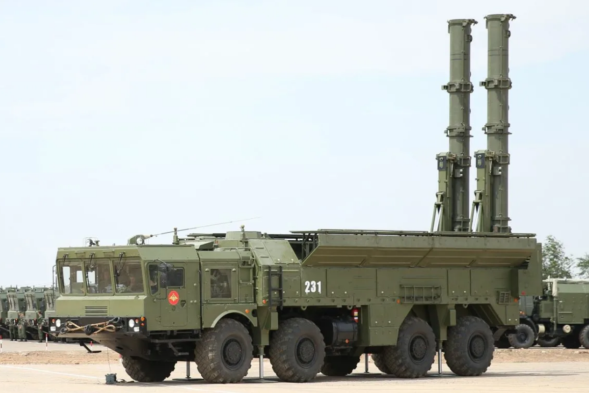 Российский комплекс "Искандер-К" с крылатыми ракетами весьма легко из оперативно-тактический переделать в комплекс средней дальности. Но есть кое-что и получше. Фото МО РФ