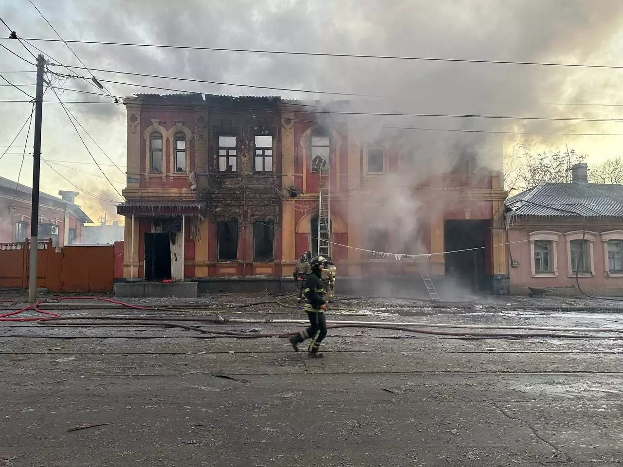 Вам врут. Донецк захлёбывается кровью украина