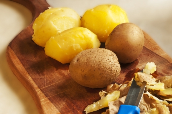Как использовать картофельные очистки