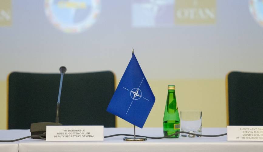 Политолог Иванов: НАТО использует Украину для провокаций против России