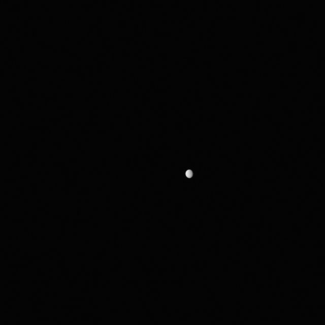По мере приближения к Церере "Заря" будет делать всё более чёткие снимки (фото NASA/JPL-Caltech/UCLA/MPS/DLR/IDA). 