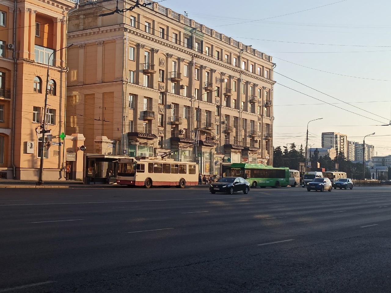 Проезд челябинск. Челябинск фото. Международная Ленинский проспект. Перекресток Челябинск. Комсомольский проспект 42 Челябинск.