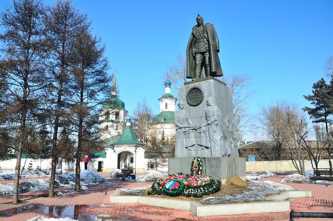 Адмирал Колчак, расстрелянный большевиками, так и не был реабилитирован. Но о нем снимают фильмы, ему поставлен памятник. Почему? 