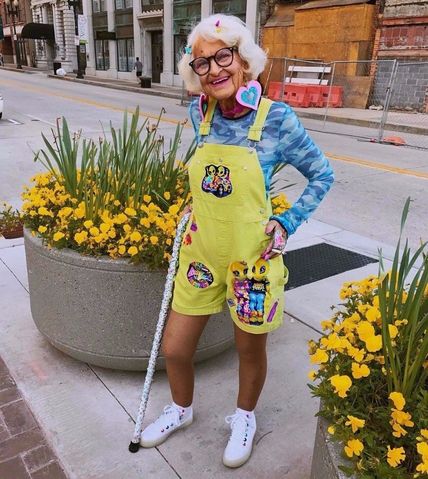 Эпатажная старушка-веселушка. 90-летняя гламурная пенсионерка зажигает так, как некоторым и не снилось в их 20! возраст,Женщины,интересное,красота,позитив
