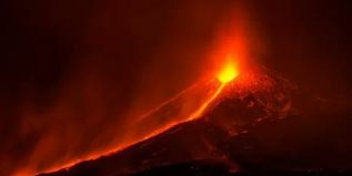 Начал извержение самый большой вулкан в Европе (видео)