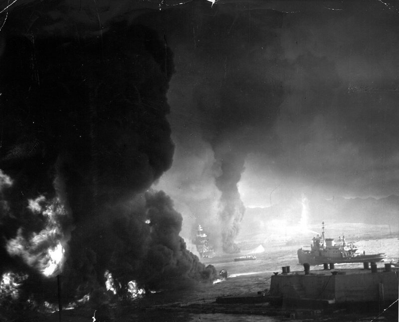 Жертвуя пешками. Как президент Рузвельт поймал Японию в смертельную ловушку Жертвуя пешками. Как президент Рузвельт поймал Японию в смертельную ловушку