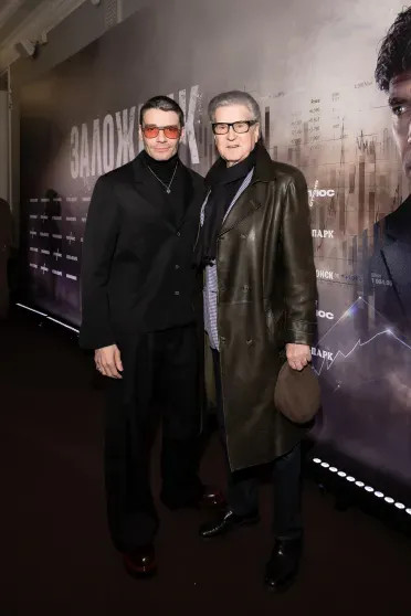 Максим Матвеев, Игорь Верник, Манижа и Светлана Кузнецова посетили премьеру международной драмы в Москве Игорь, Матвеев, Матвеева, Костолевский, гостей, приехал, коллег, языке, поблагодарил, Верник, также, Муавад, актёр, Николас, Авратинская, главные, своих, Дарья, Заложник, Максима