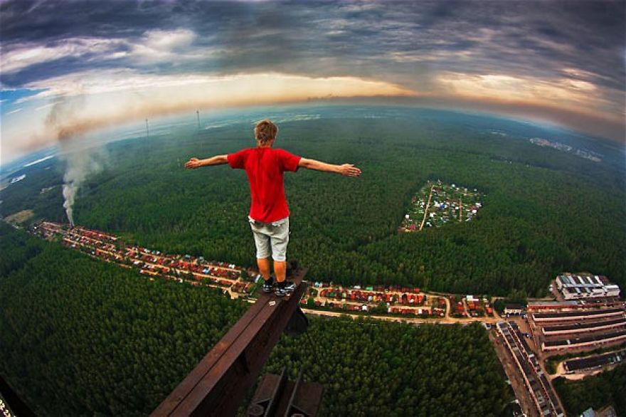 Жуткие фотографии с крыши мира