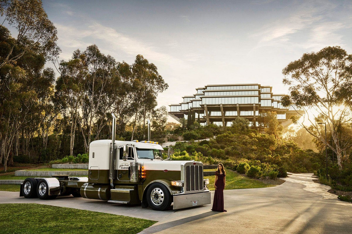 Девушки и тягачи Peterbilt Девушки и тягачи Peterbilt