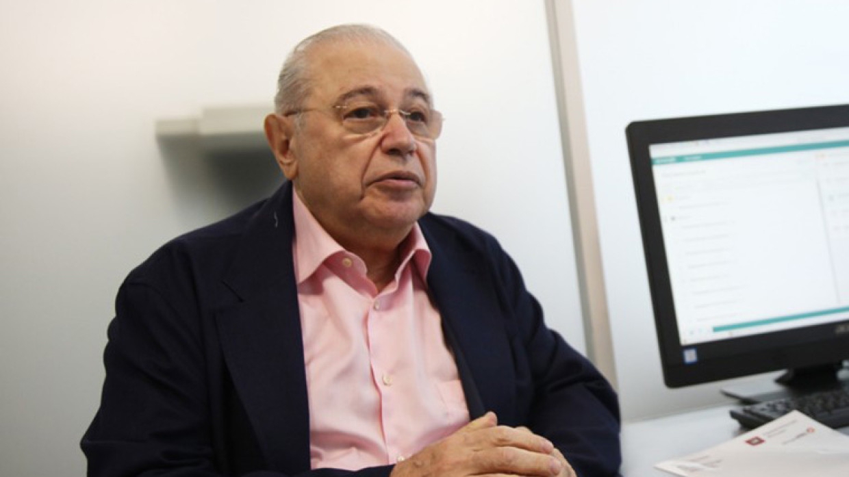 Евгений Петросян ужаснул поклонников снимком со странными руками