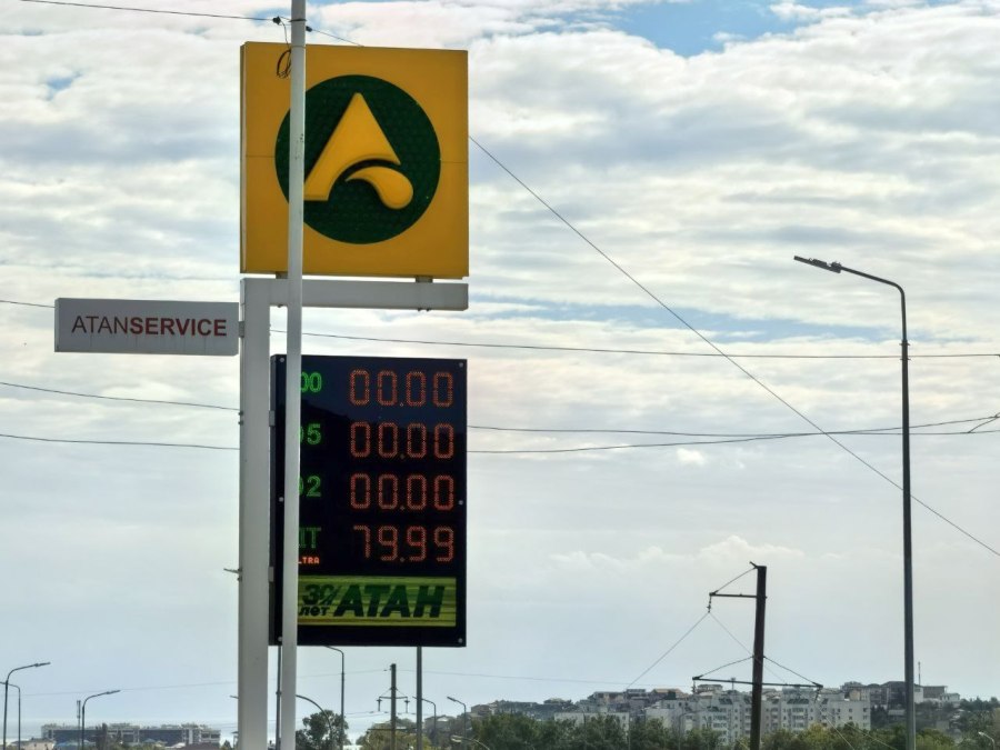 Крымские автовладельцы с тревогой ждут открытия туристического сезона