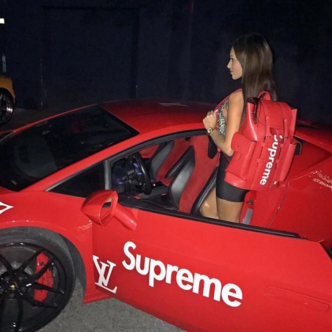 15 забавных кадров об обеспеченных людях, которые решили хвастануть своим достатком 15 забавных кадров об обеспеченных людях, которые решили хвастануть своим достатком