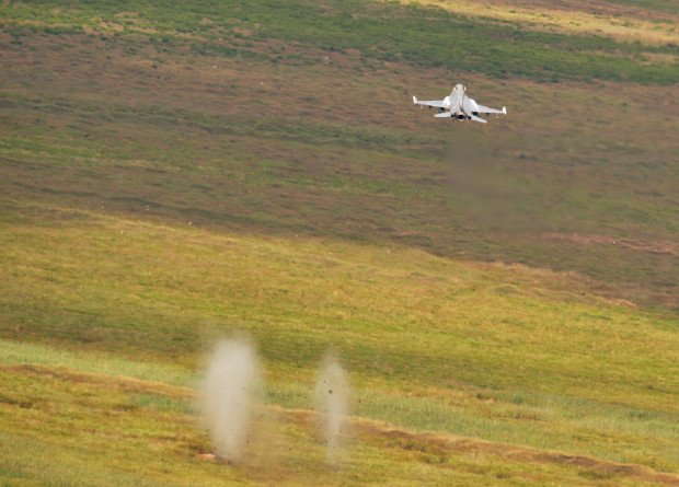 Голландский истребитель подстрелил сам себя