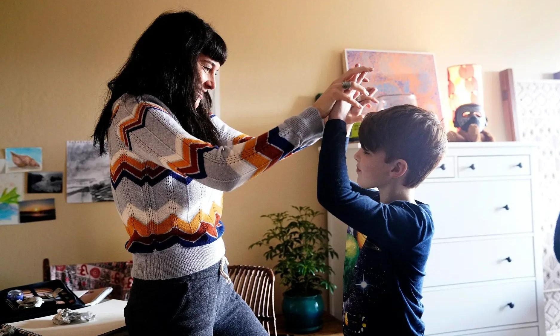 Как воспитывать сына в без отца: инструкция от психологов для соло-мам