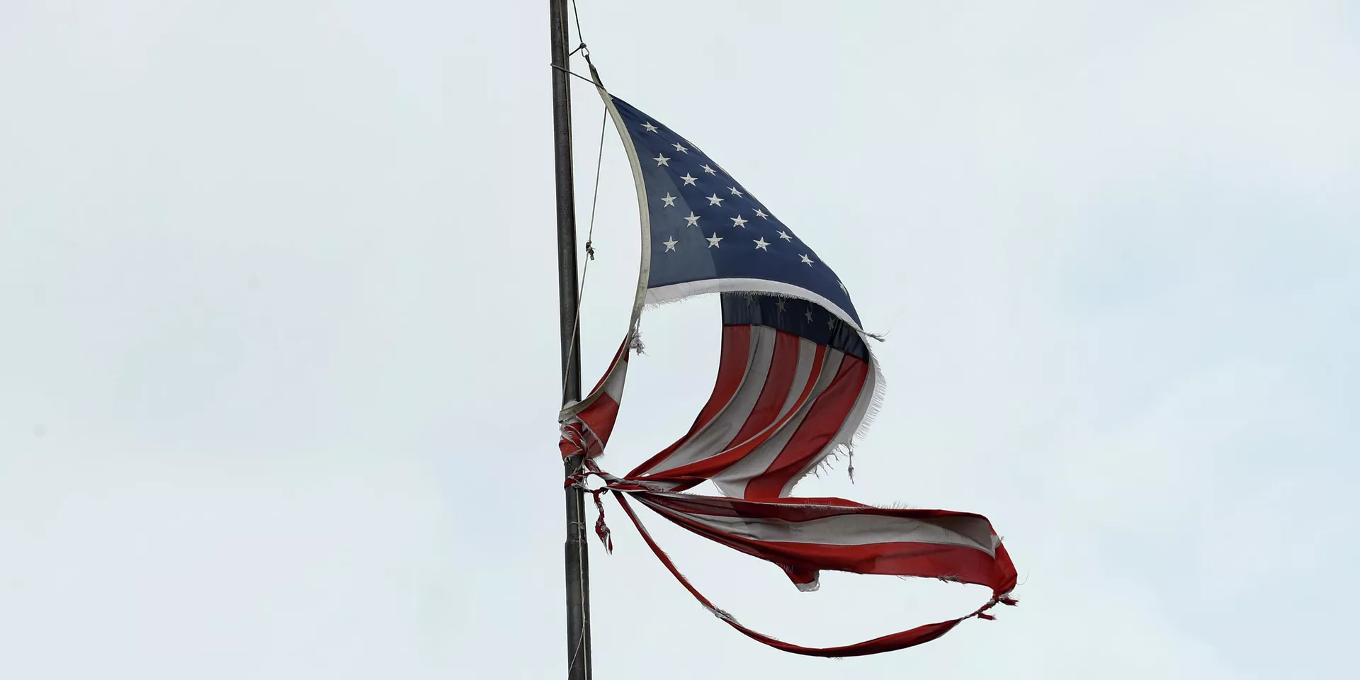 Порванный американский флаг - ИноСМИ, 1920, 06.04.2024
