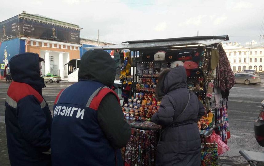 Торговля петербурга. Торговля Санкт-Петербурга. Ларьки наконюшеннлй площади. Общественное движение по борьбе с незаконной торговлей.