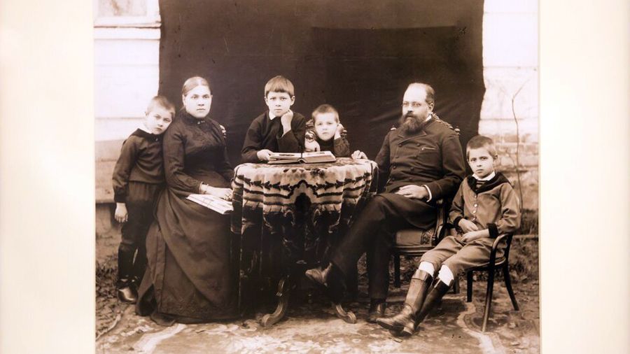 Семейный портрет Весниных