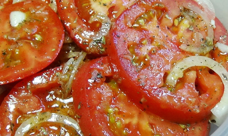 Секундная закуска из помидоров: вкуснее любого салата и гарнира