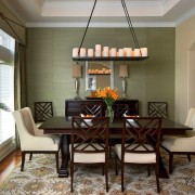 Оригинальная люстра над столом