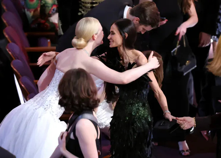 Звёздный беспорядок: Голливуд обвинили в лицемерии после фото с мусором на "Оскаре"