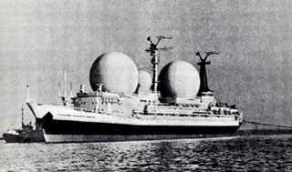 ...или на антенны теплохода «Космонавт Владимир Комаров» - одного из кораблей науки СССР
