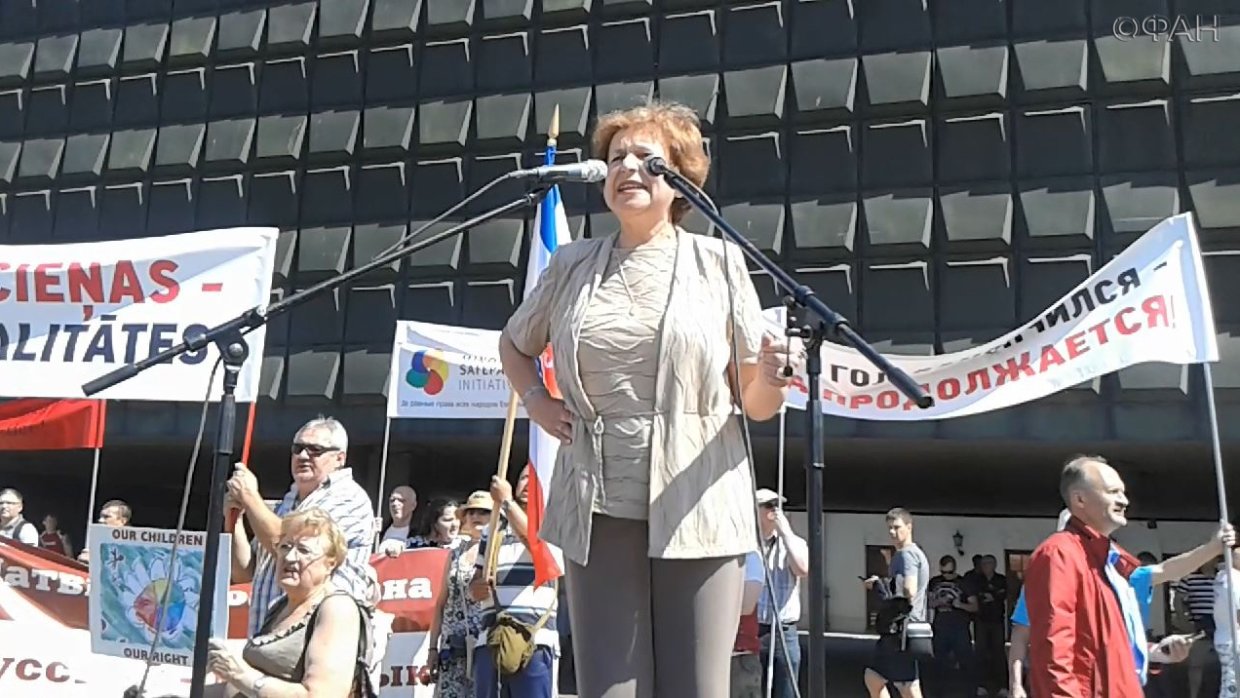 Лидер Русского союза Латвии Татьяна Жданок призывает защитить детей