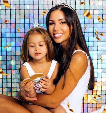 Девчачий праздник: Оксана Самойлова и ее дочь Майя отметили один день рождения на двоих Дети,Дети знаменитостей