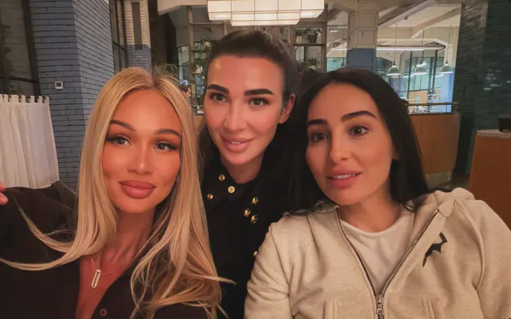 Виктория Лопырёва показала, как отдыхает с сыном в Грузии Лопырёва, ЛопырёваВиктория, Виктории, вместе, ЛопырёвойФото, Виктория, сыном, подругамиВиктория, бизнесмена, Булатов, женат, класс, рождения, несколько, наследником, подругойВиктория, Грузии, модель, Булатова, родила