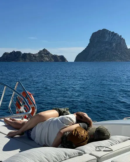 Ольга Карпуть вместе с мужем отдыхала на яхте в Испании/Фото: okarput/Instagram*