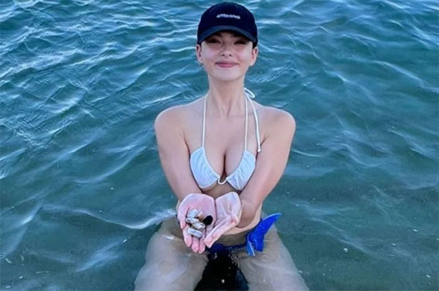 Дочь Моники Беллуччи Дева Кассель отдыхает с бойфрендом и делится пляжными фото