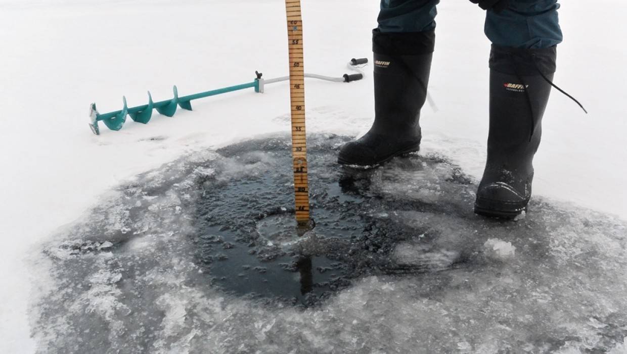 Жители Московской области спасли провалившегося под лед рыбака в деревне Чулпаново