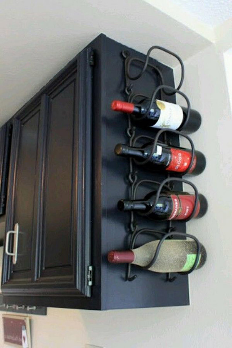 Бутылочница для вина в кухонном гарнитуре
