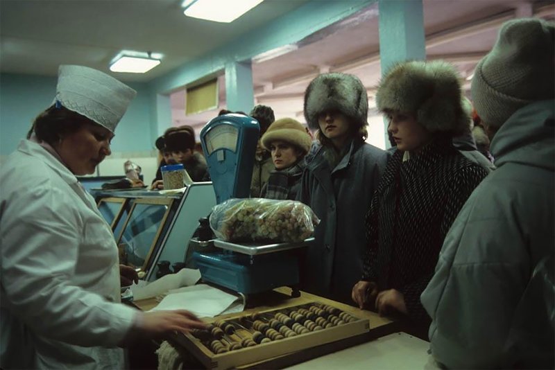 Бухта Провидения, Берингов пролив, в продуктовом магазине, 1991 г. 90-е годы, 90-е годы. жизнь, СССР, жизнь в 90-е, ностальгия, старые снимки, фотографии россии, фоторепортаж