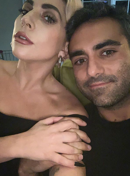 Назло бодишеймерам: Леди Гага закупилась пиццей во время шопинга со своим бойфрендом Майклом Полански Звезды,Звездные пары