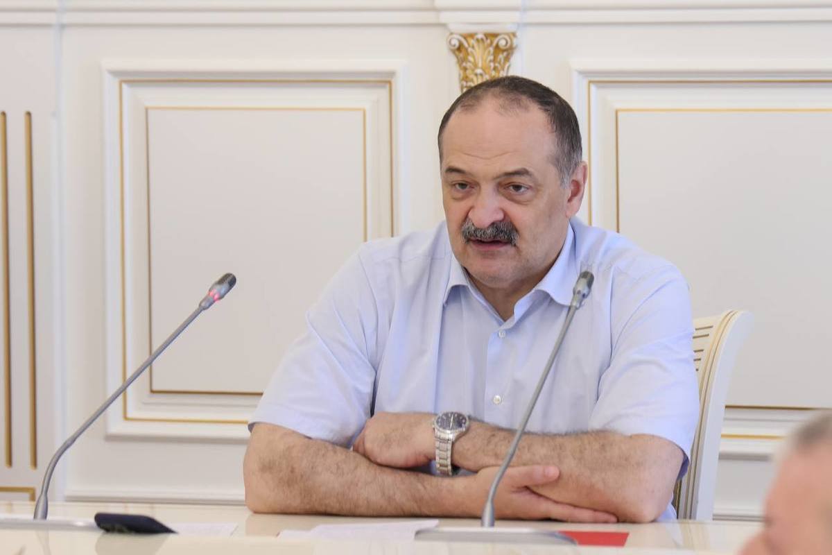 Глава Дагестана пообещал защитить врача после скандала с пациенткой в никабе