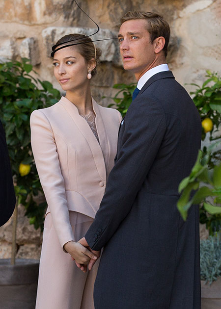 Жена племянника князя Монако Беатрис Борромео о самоизоляции: "Я дою коров, а муж делает сыр" Жена племянника князя Монако Беатрис Борромео о самоизоляции: "Я дою коров, а муж делает сыр" Монархи,Новости монархов