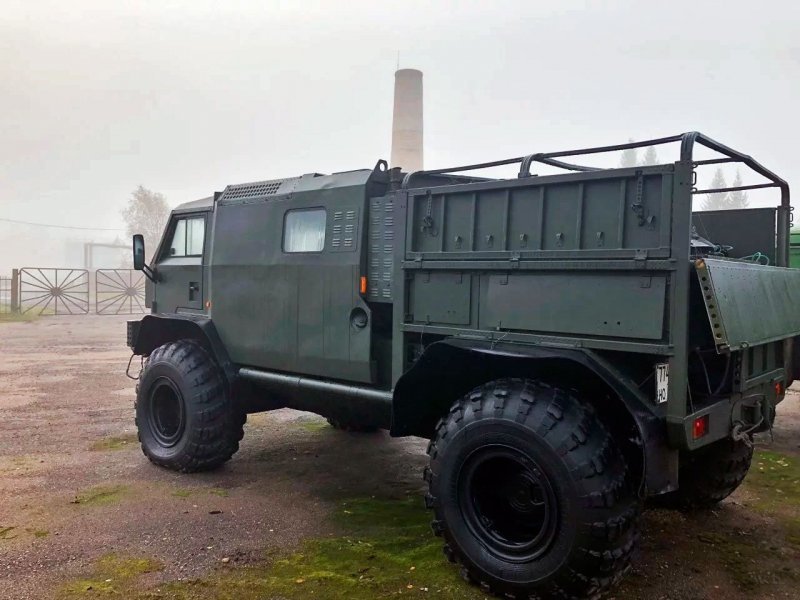 В Новгороде продают сделанный в единственном экземпляре вездеход «Вепрь» 