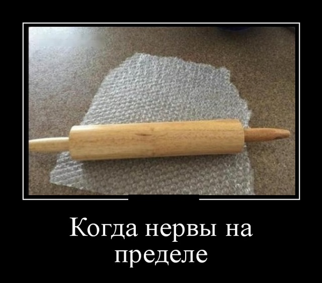 Мерседес депутата провалился в дорожную яму...