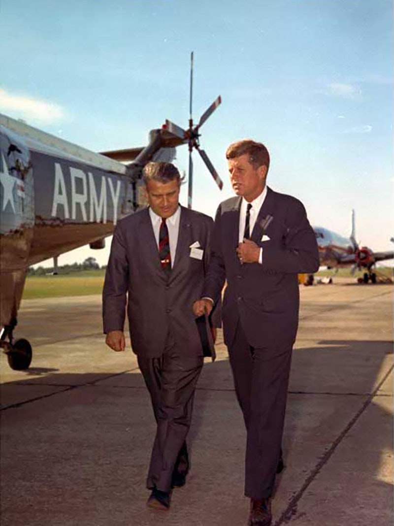 Wernher von Braun walking with President Kennedy at the Army Ballistic Missile Agency at Redstone Arsenal (Alabama) in 1963