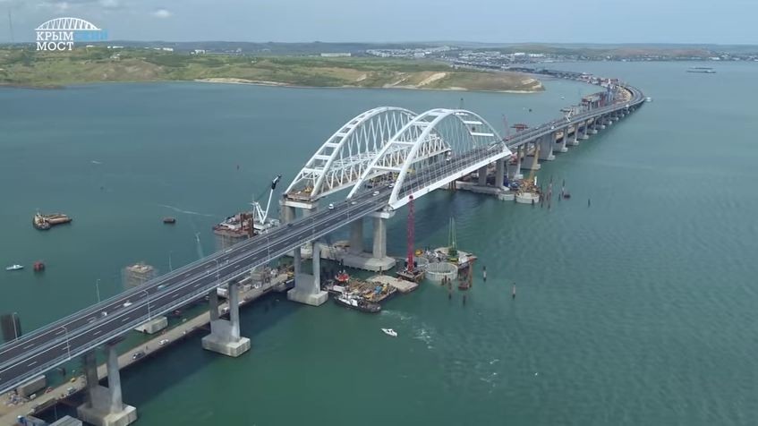 Крымский мост в отражении салютов украинской истерики