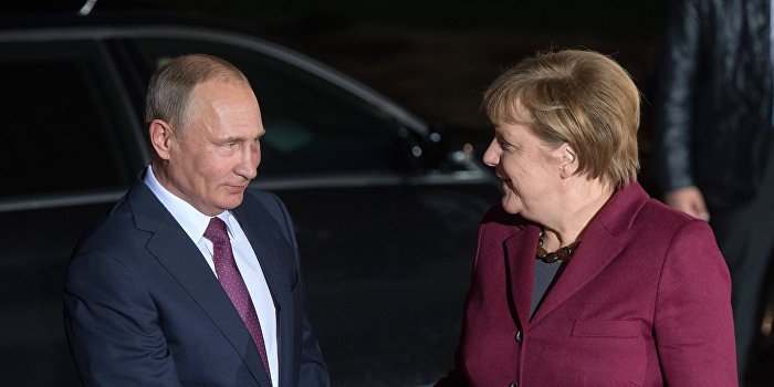 Меркель припомнили как некрасиво она обошлась с Путиным