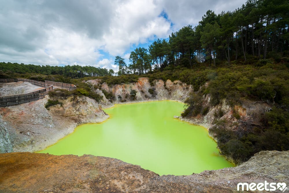 Pool in Wai-O-Tapu
