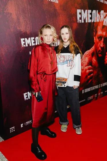 Валерия Гай Германика с 18-летней дочерью (которая недавно стала мамой), Софья Эрнст, Юра Борисов с женой, Лолита посетили премьеру фильма 