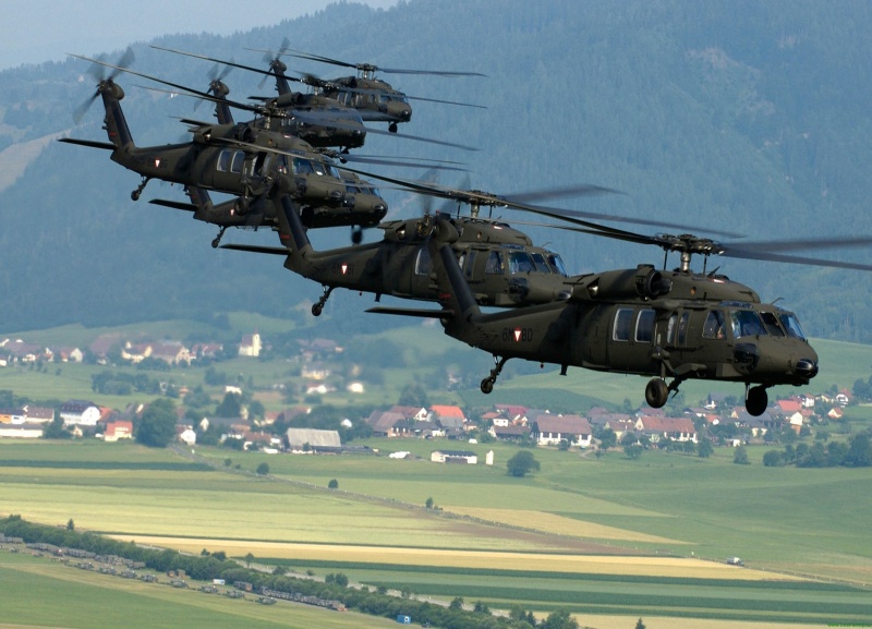 Американские вертолеты Black Hawk переброшены к границам России