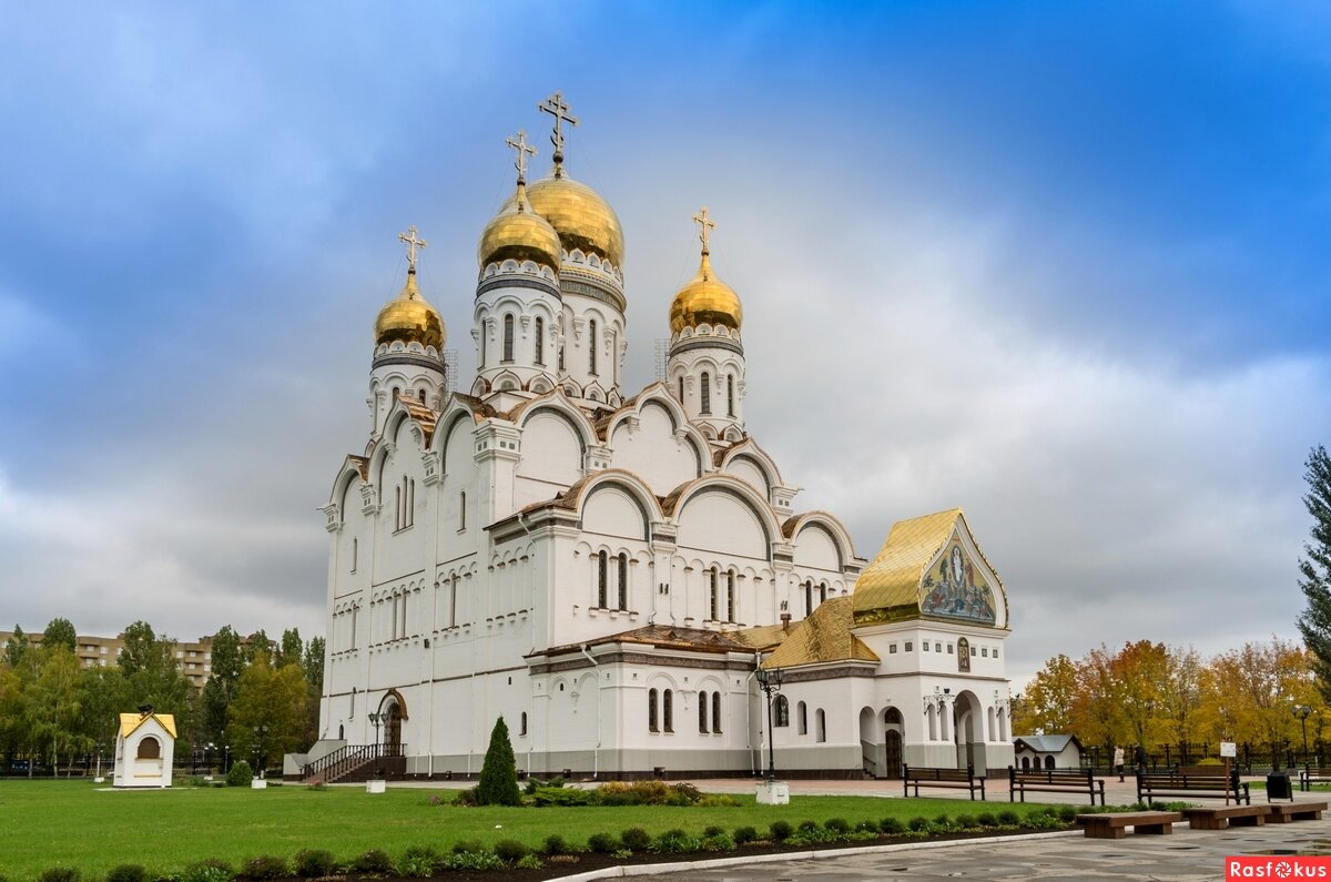 Храм тольятти. Спасо-Преображенский собор. Православные храмы Тольятти. Собор в Тольятти на революционной. Храм Преображения Господня Тольятти.