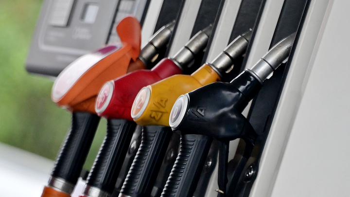 В России заморозили цены на АЗС: Нефтяные компании получили указание от Новака