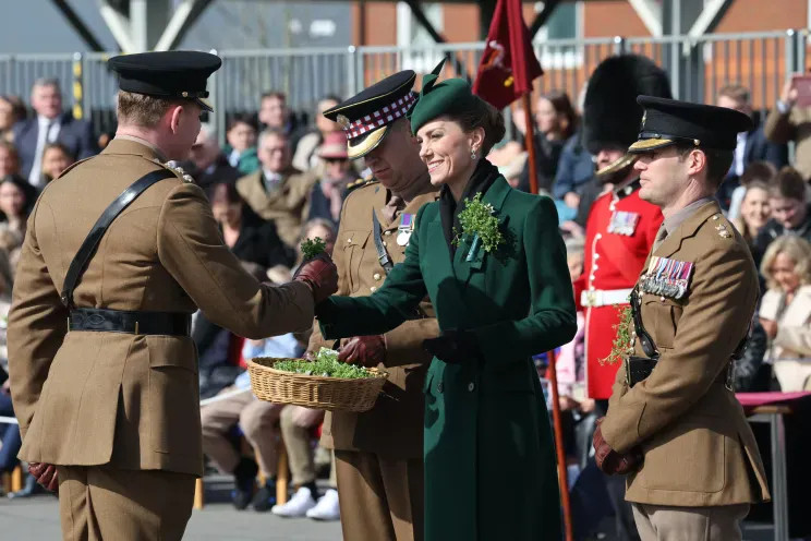 Кейт Миддлтон в зелёном на параде Ирландской гвардии