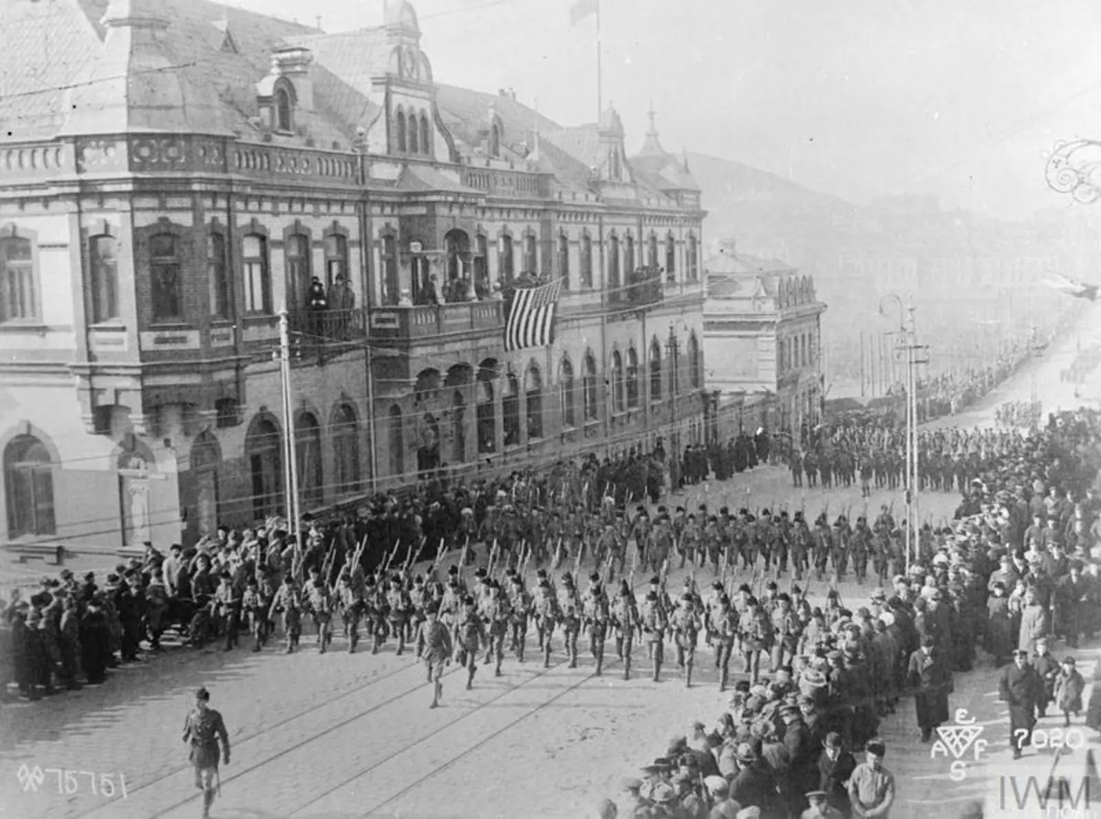 Парад канадцев во Владивостоке в честь завершения Первой мировой войны